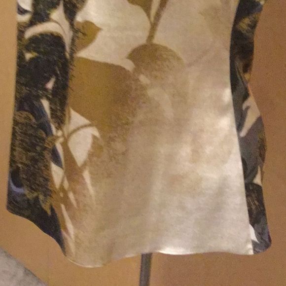Halter golden print silky blouse - Picture 4 of 8